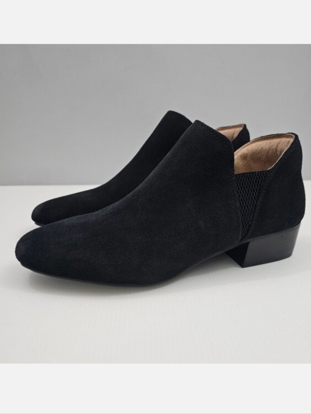 Gentle Souls Fran Ankle Bootie Womens 9 Black Suede Water Resistant Low Heel NEW